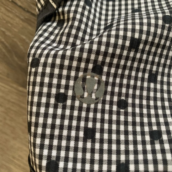 Lululemon shorts - Picture 4 of 10